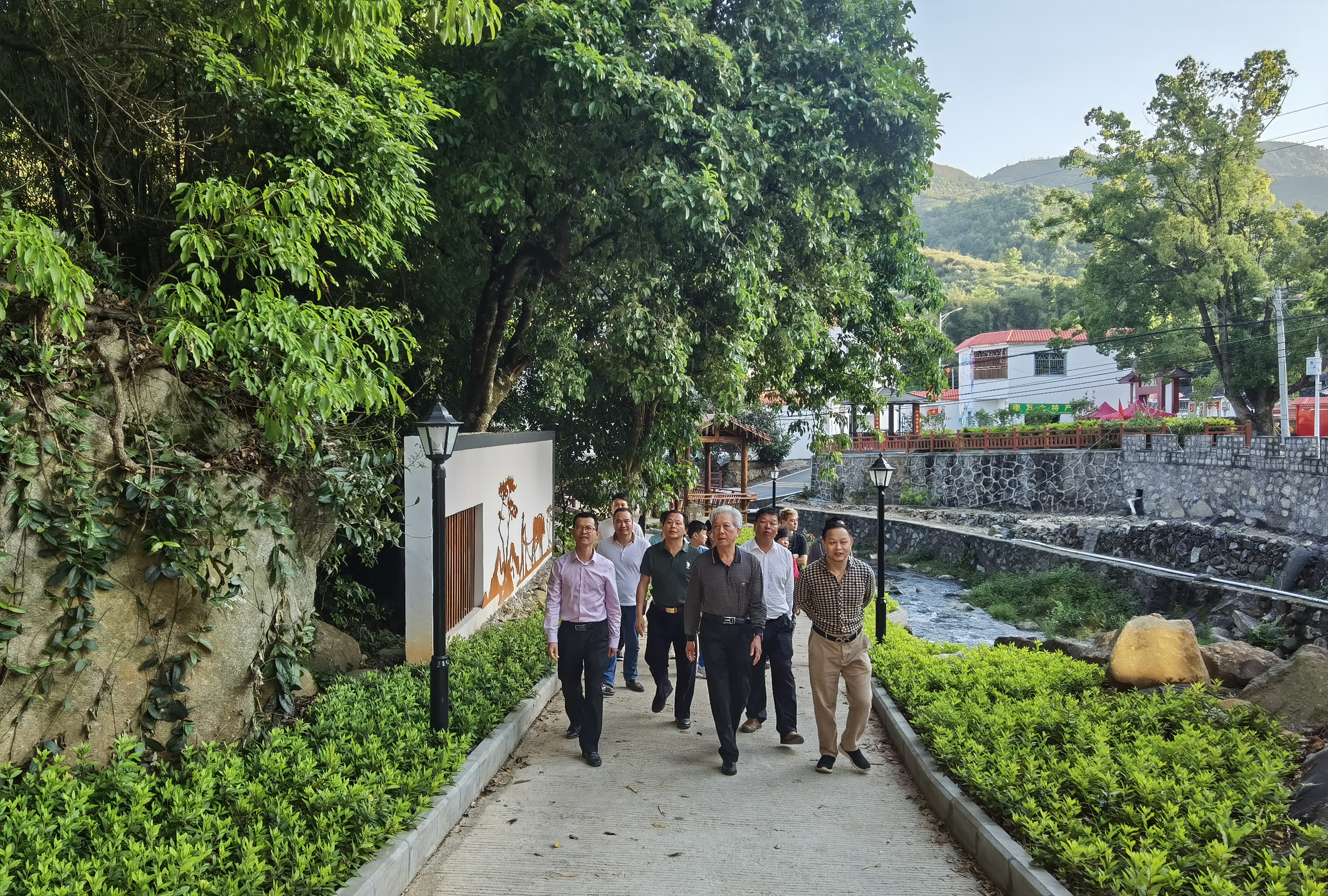 原广州军区副司令,中将欧金谷一行到南万镇调研指导乡村振兴工作